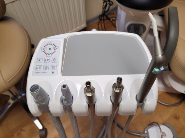 Helferinnenelment mit Instrumenten